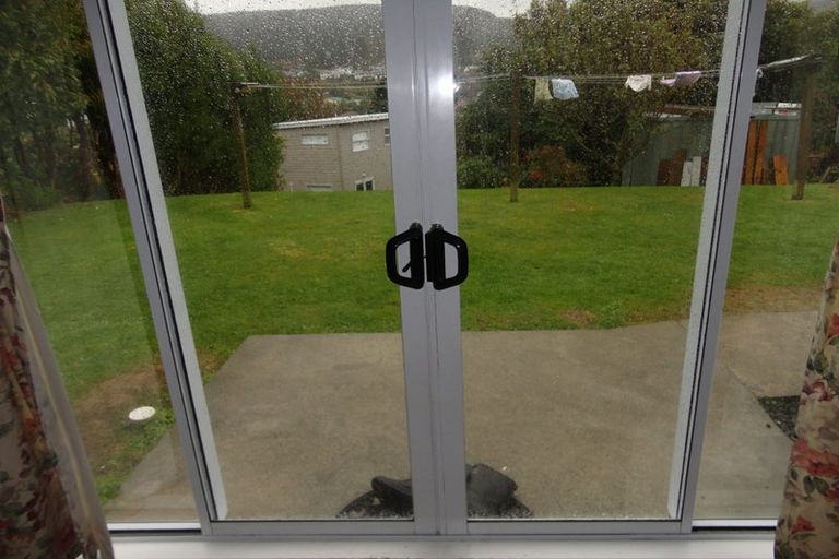 Photo of property in 80 Taylor Terrace, Tawa, Wellington, 5028