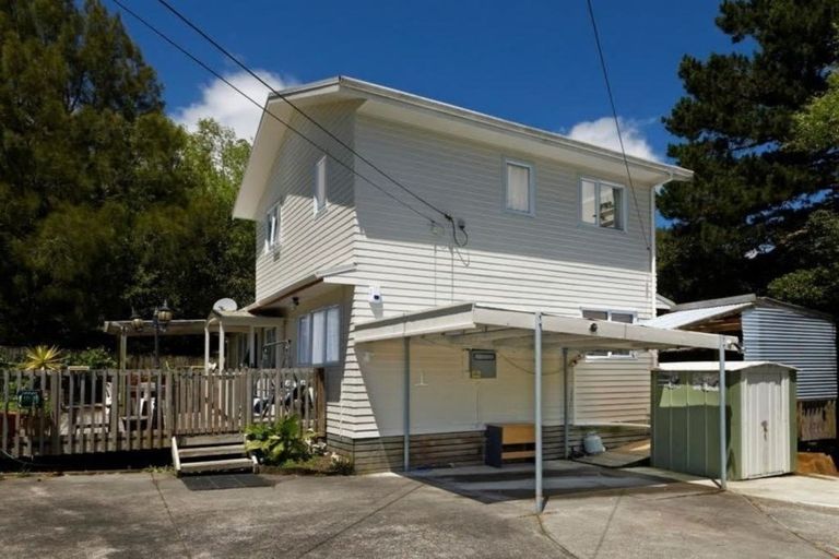 Photo of property in 2/129 Edmonton Road, Te Atatu South, Auckland, 0610