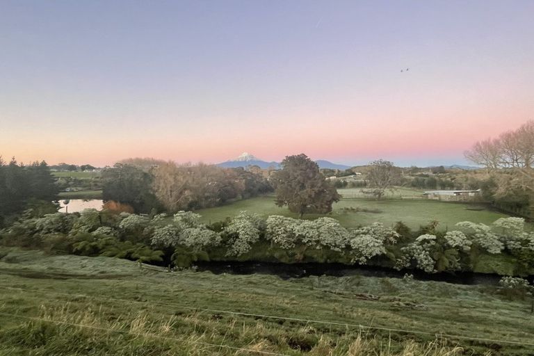 Photo of property in 326 Paraite Road, Paraite, New Plymouth, 4373