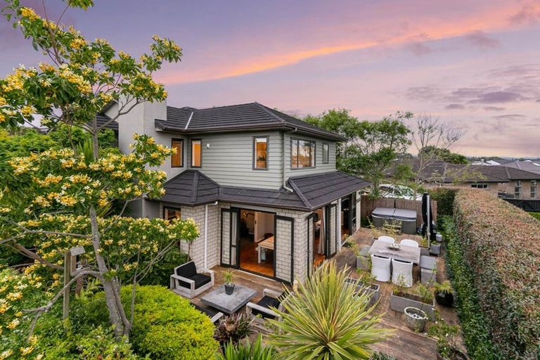 Photo of property in 29 Huntington Park Drive, Greenhithe, Auckland, 0632