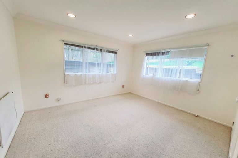 Photo of property in 47 Lagoon Way, West Harbour, Auckland, 0618