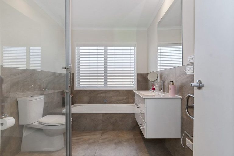 Photo of property in 53 Awataha Crescent, Pyes Pa, Tauranga, 3110