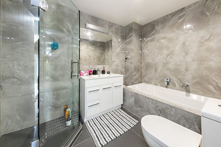 Photo of property in 37 Popokatea Drive, Takanini, 2112