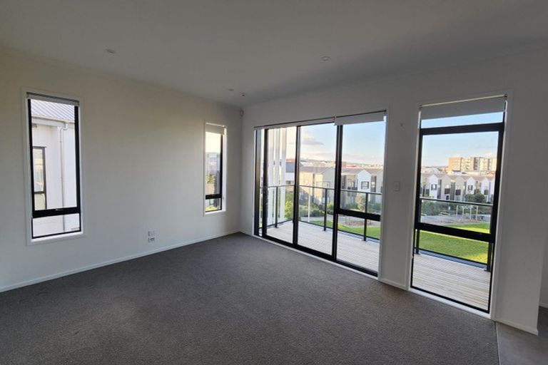 Photo of property in 2/42 Nugget Avenue, Hobsonville, Auckland, 0616