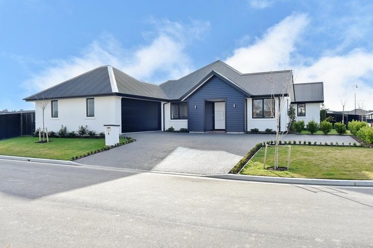 Photo of property in 6 Pembrook Close, Rangiora, 7400