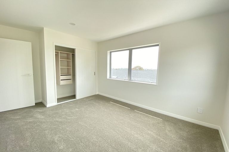 Photo of property in 22 Lorikeet Place, Unsworth Heights, Auckland, 0632