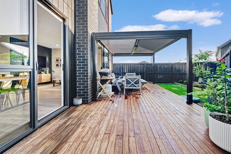 Photo of property in 19 Konoba Avenue, Kumeu, 0810