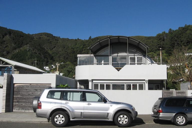 Photo of property in 21 Marine Parade, Eastbourne, Lower Hutt, 5013