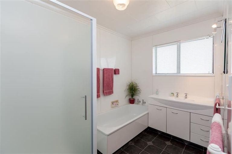 Photo of property in 145 Heta Road, Highlands Park, New Plymouth, 4312