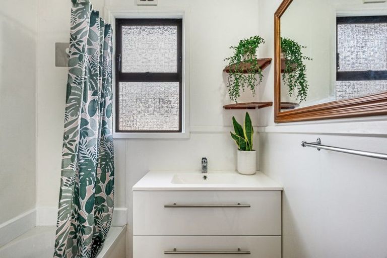 Photo of property in 117 Bartholomew Road, Levin, 5510