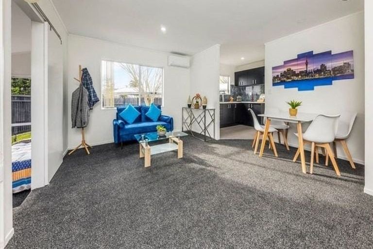 Photo of property in 2/11 Rollerson Street, Papakura, 2110