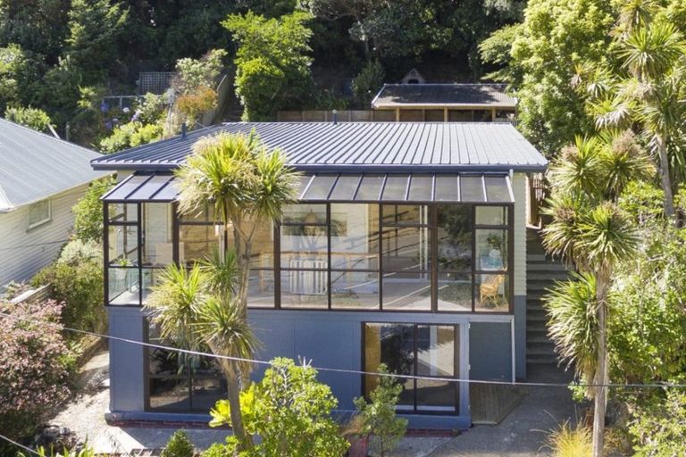 Photo of property in 137 Houghton Bay Road, Houghton Bay, Wellington, 6023