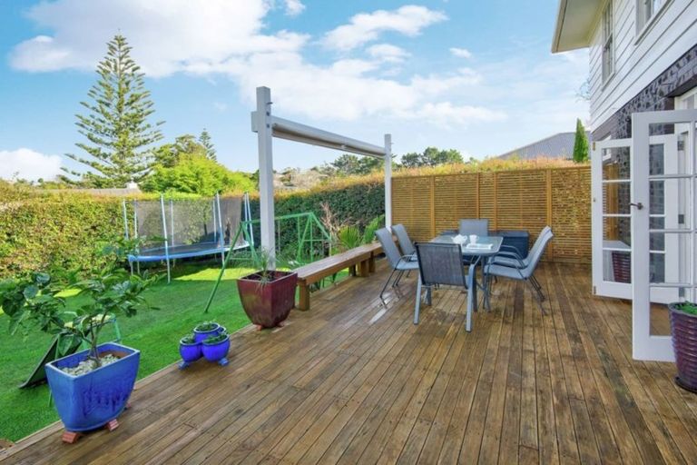 Photo of property in 24 Cheriton Road, Mellons Bay, Auckland, 2014