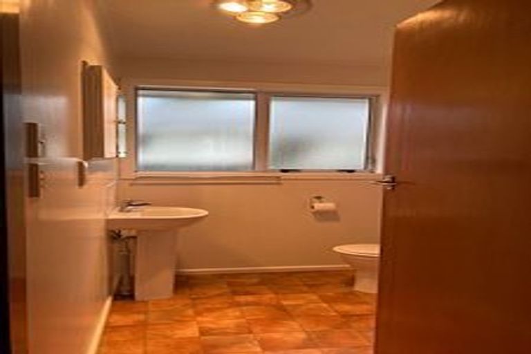 Photo of property in 2/82 Grahams Road, Burnside, Christchurch, 8041