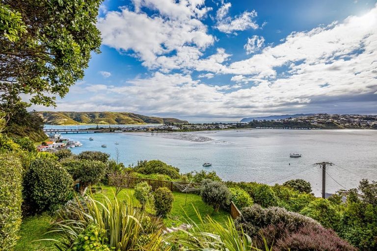Photo of property in 61 Bayview Road, Paremata, Porirua, 5024