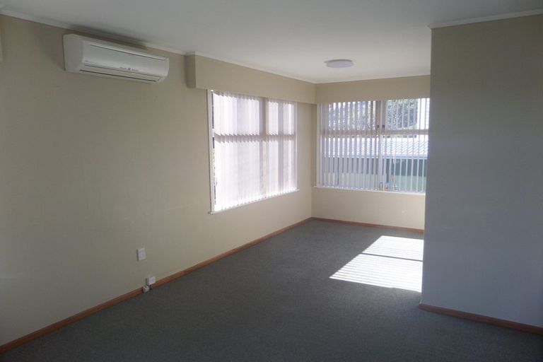 Photo of property in 11 Beverley Grove, Paparangi, Wellington, 6037