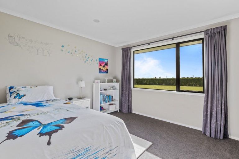 Photo of property in 39 Kairau Road East, Brixton, New Plymouth, 4373