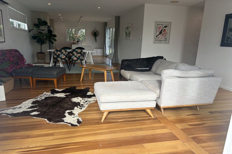 Photo of property in 118 Matipo Road, Te Atatu Peninsula, Auckland, 0610
