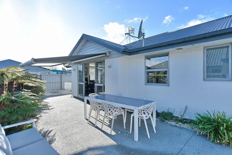Photo of property in 1/28 Kirsten Place, Parklands, Christchurch, 8083