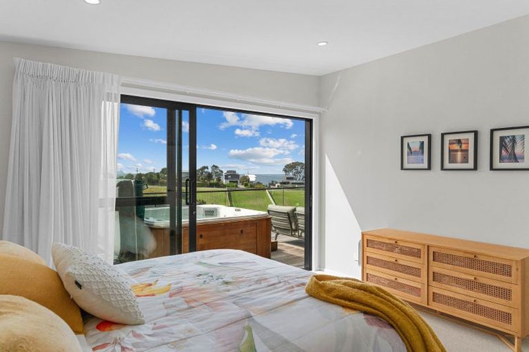 Photo of property in 13 Starlight Place, Langs Beach, 0582