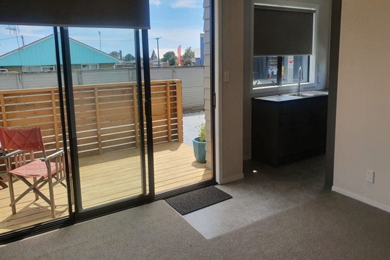 Photo of property in 33 Belt Road, Moturoa, New Plymouth, 4310