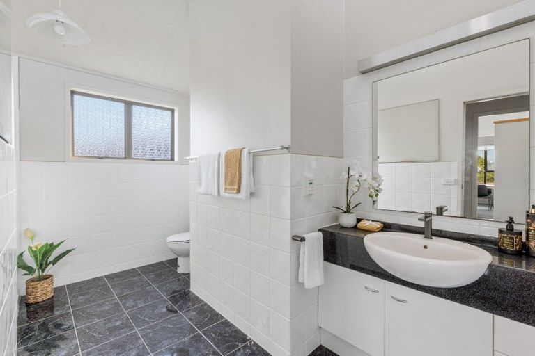 Photo of property in 8a Orewa Heights Crescent, Orewa, 0931