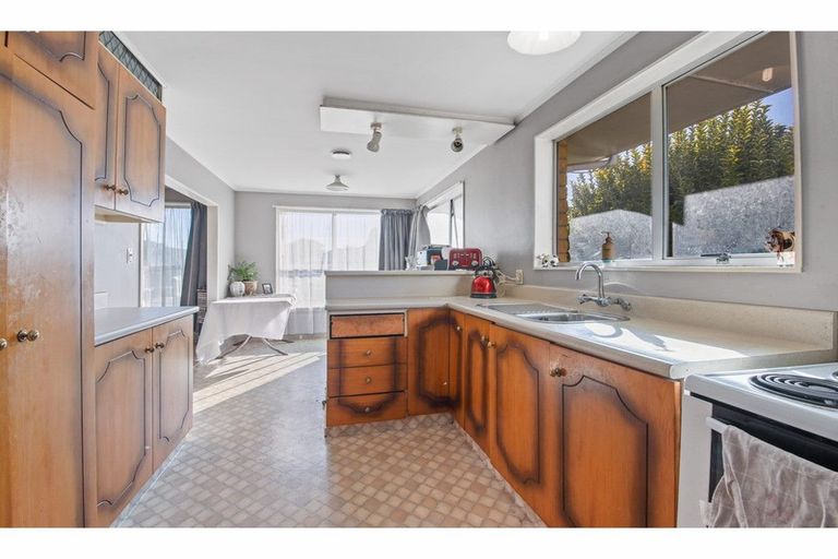 Photo of property in 72 Denise Crescent, Hornby, Christchurch, 8042