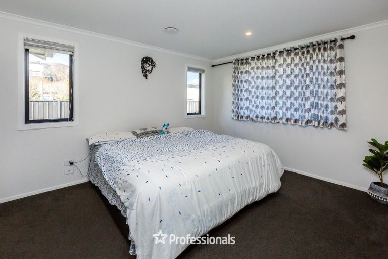 Photo of property in 33 Cynisca Crescent, Wallaceville, Upper Hutt, 5018