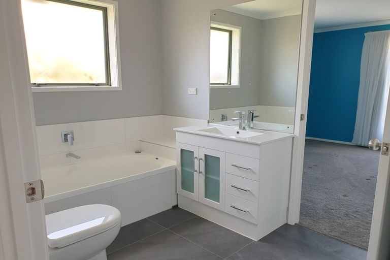 Photo of property in 2 Te Kauri Place, Helensville, 0800