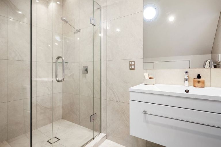 Photo of property in 17 Innes Road, St Albans, Christchurch, 8052