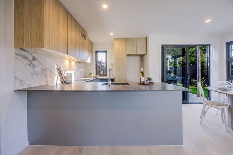 Photo of property in 11 Kaaramuramu Lane, Mangere Bridge, Auckland, 2022