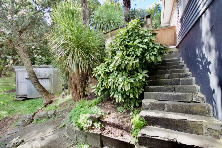 Photo of property in 5 Norman Road, Titirangi, Auckland, 0604