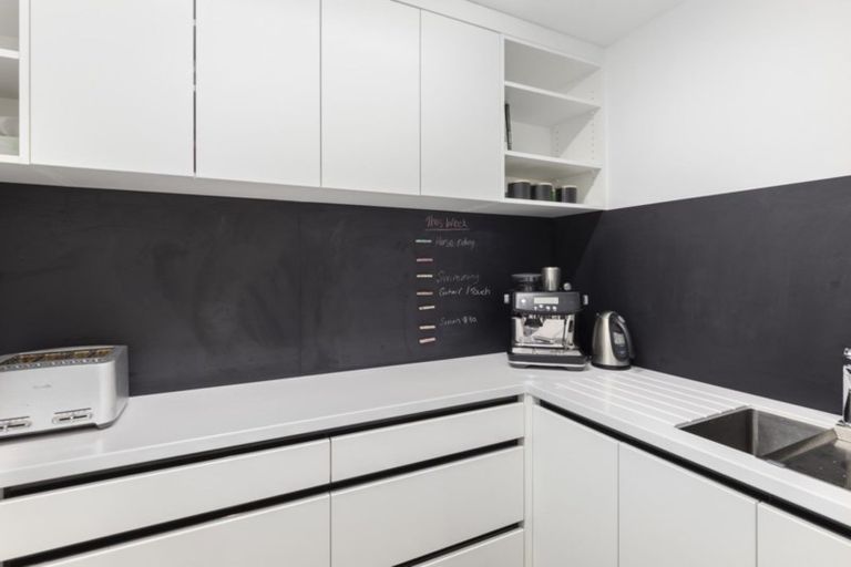 Photo of property in 25 Buddle Road, Wallaceville, Upper Hutt, 5018