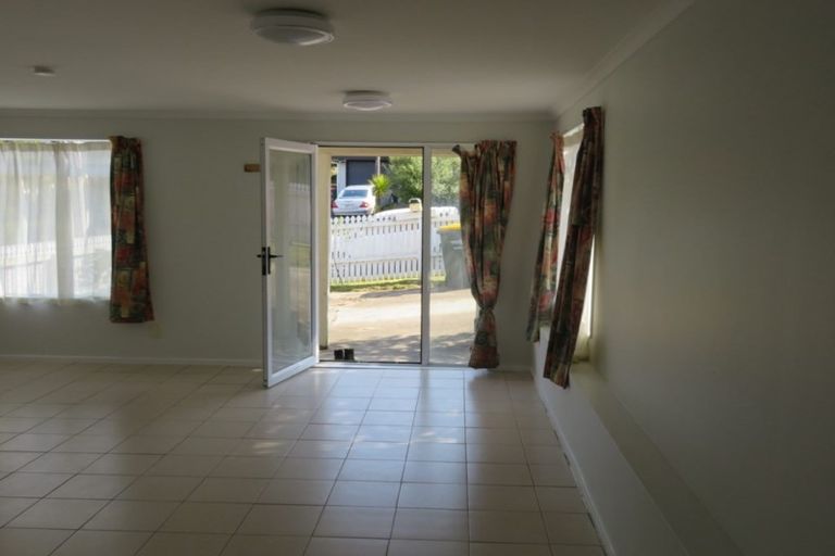 Photo of property in 1/31 Becroft Drive, Forrest Hill, Auckland, 0620