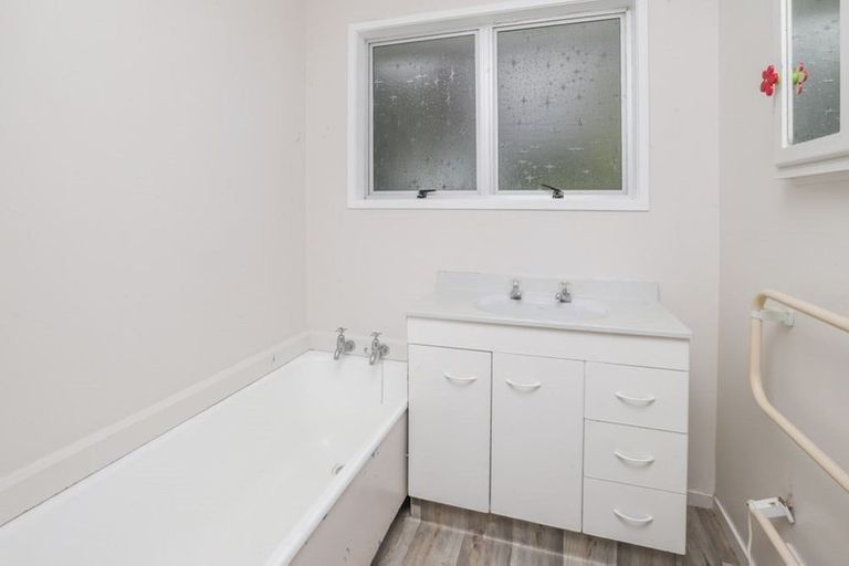 Photo of property in 64 Fairview Street, Fairview Downs, Hamilton, 3214