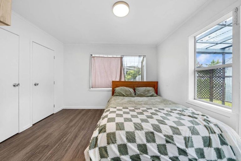 Photo of property in 11 Miro Street, New Lynn, Auckland, 0600