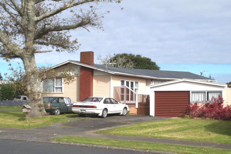 Photo of property in 2 Tomlin Place, Mangere East, Auckland, 2024