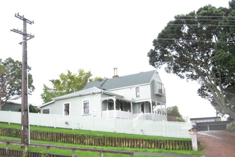 Photo of property in 98 Uxbridge Road, Cockle Bay, Auckland, 2014