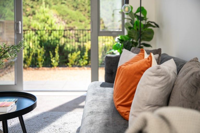 Photo of property in 84 Ara Paiwhenua, Tawa, Wellington, 5028