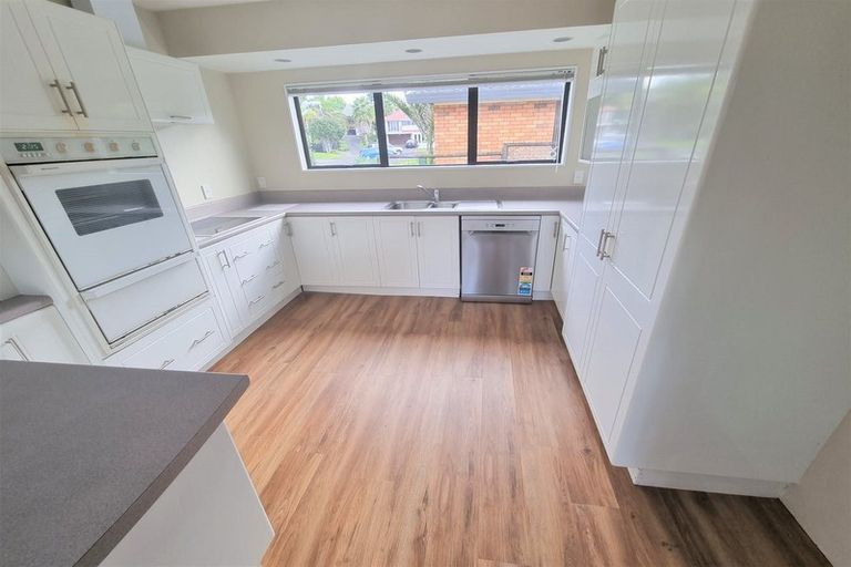 Photo of property in 15 Sailfish Drive, West Harbour, Auckland, 0618