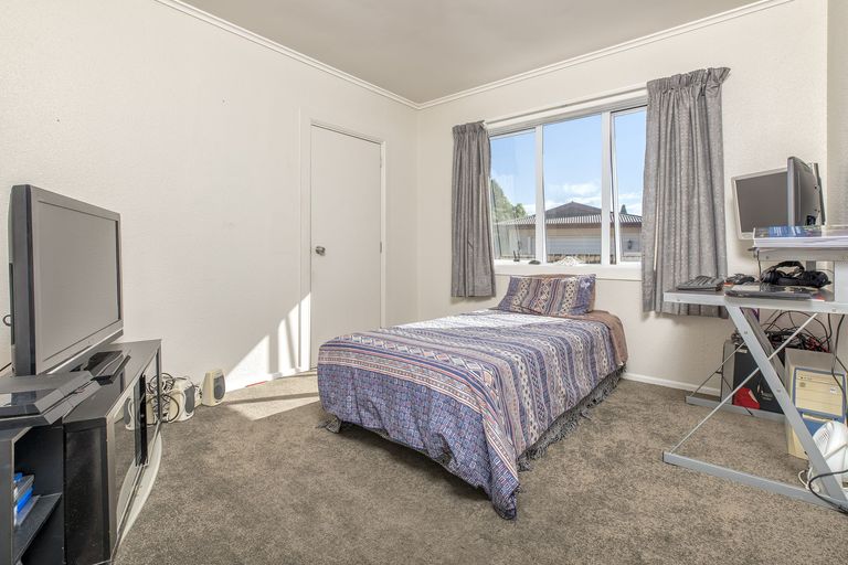 Photo of property in 30 Hill Crescent, Papakura, 2110