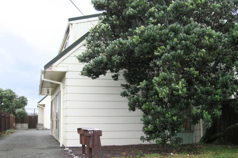 Photo of property in 47 Apu Crescent, Lyall Bay, Wellington, 6022