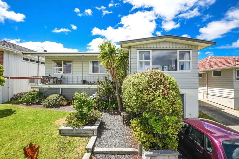 Photo of property in 12 Lewis Road, Pakuranga, Auckland, 2010