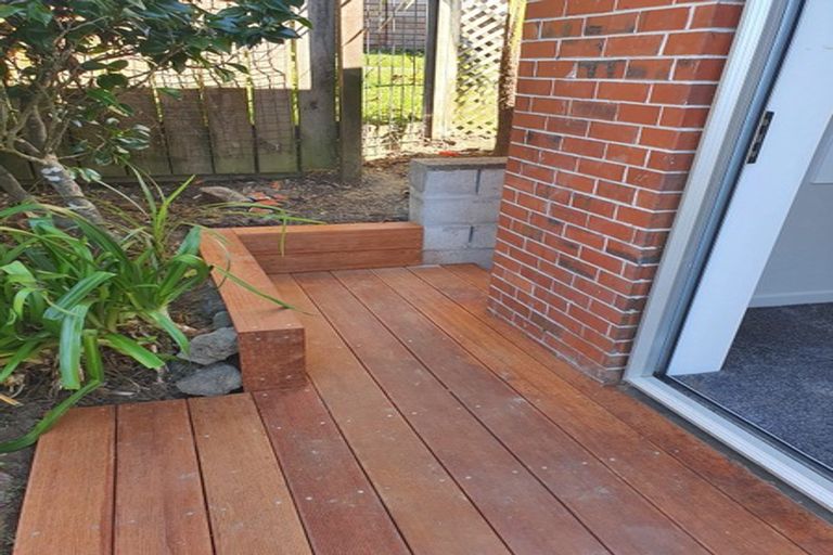 Photo of property in 2/15 Kayeleen Place, Cockle Bay, Auckland, 2014