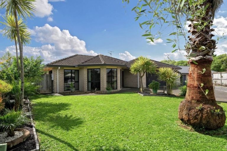 Photo of property in 6 Kilbaha Close, East Tamaki, Auckland, 2013