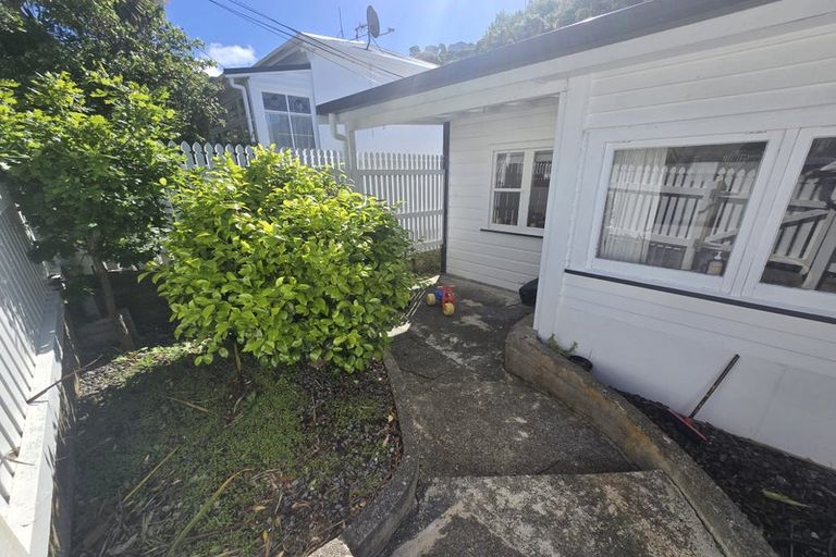 Photo of property in 32 Todman Street, Brooklyn, Wellington, 6021