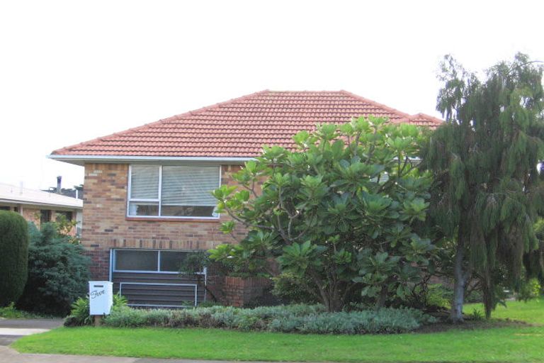Photo of property in 1/5 Waller Avenue, Bucklands Beach, Auckland, 2012