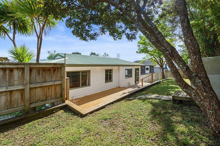 Photo of property in 121b Sunnyside Road, Sunnyvale, Auckland, 0612