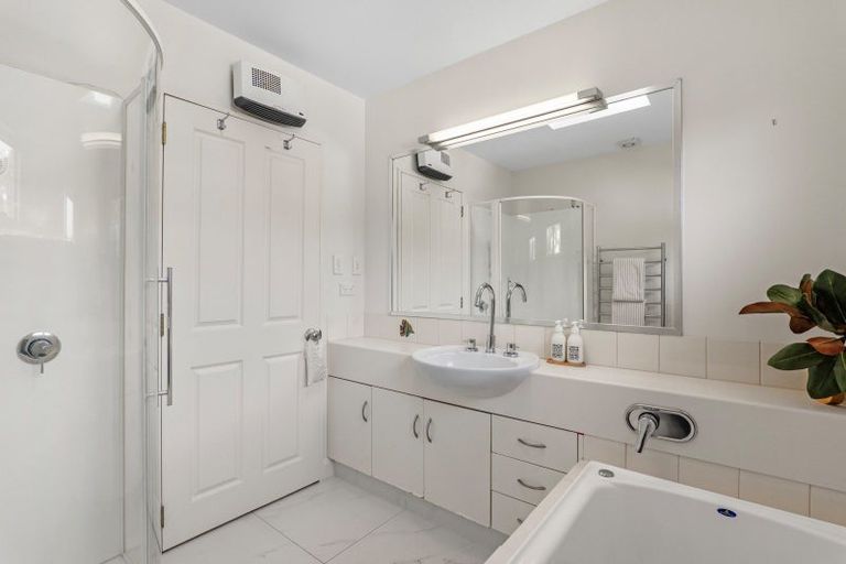 Photo of property in 19 Enticott Place, Huntsbury, Christchurch, 8022