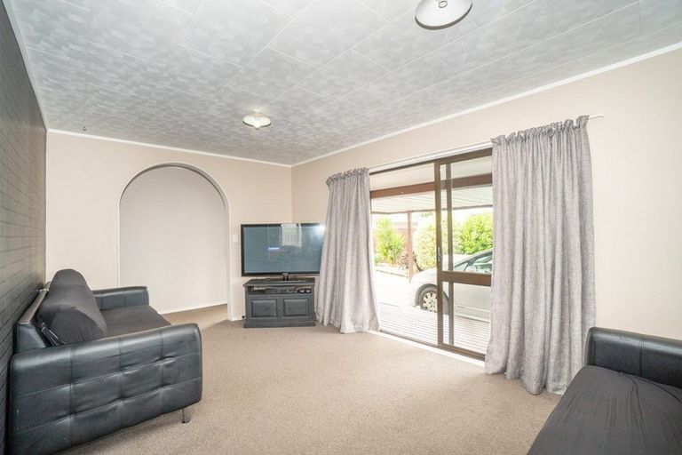 Photo of property in 45 Chatsworth Place, Highbury, Palmerston North, 4412